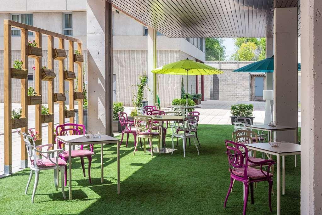 Tryp Airport Aparthotel *